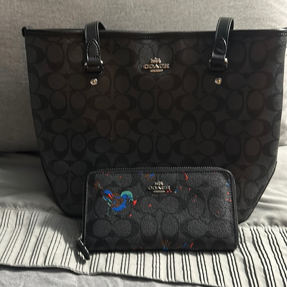 Coach Signature Zip Top Tote with matching wallet